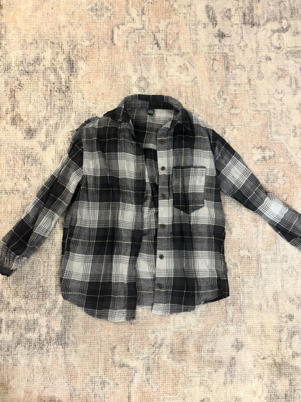 Wild and Fable Women’s Black and Gray Plaid Button-Up Shirt-XS